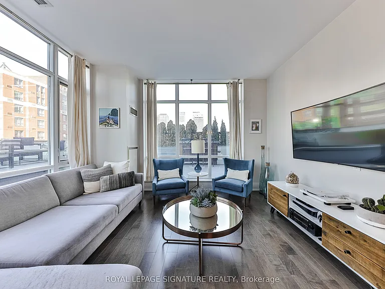 112 George St S #902 — Photo 12