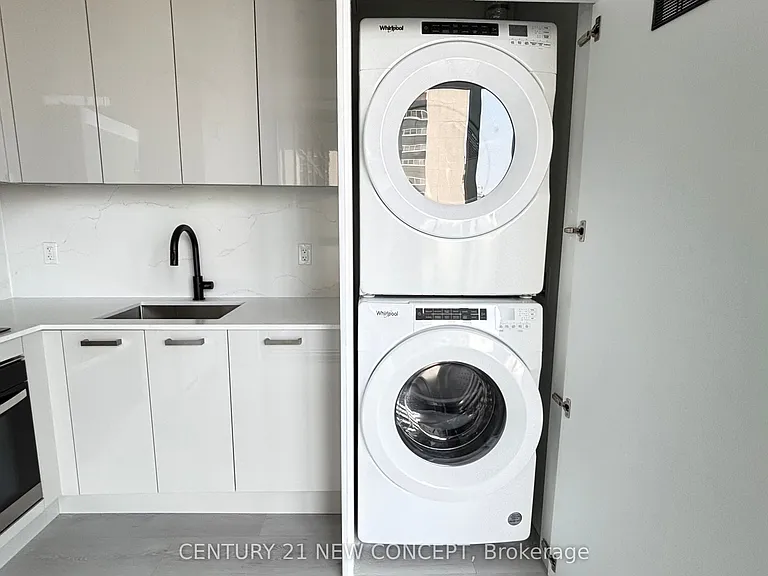 280 Dundas St W #915 — Photo 10