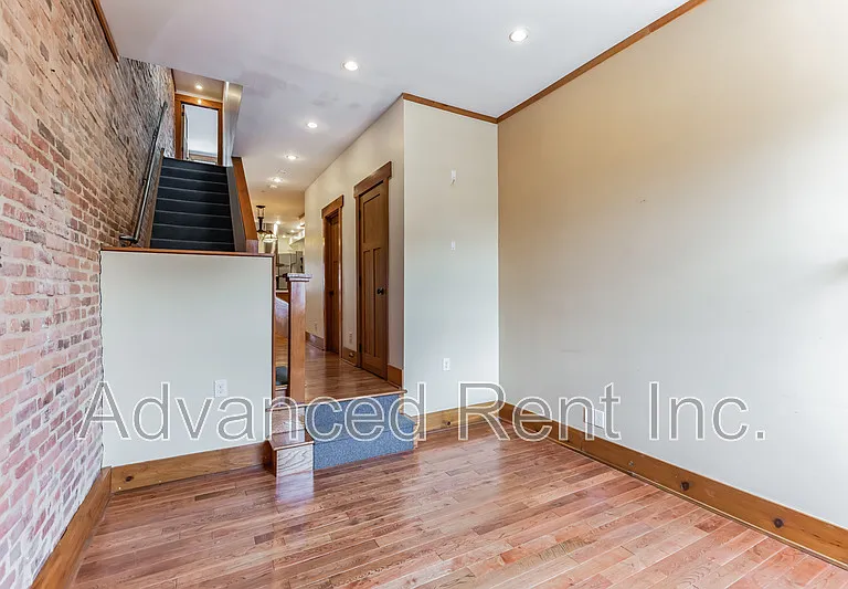 2802 E Fairmount Ave — Photo 6