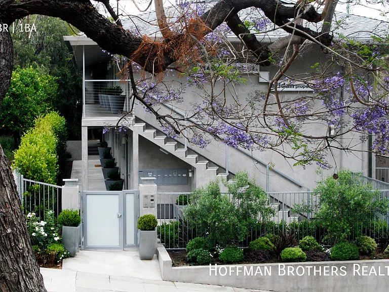 1148 N Clark St #8 — Photo 14
