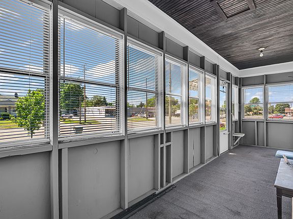 3rd image of 5116 E English Ave