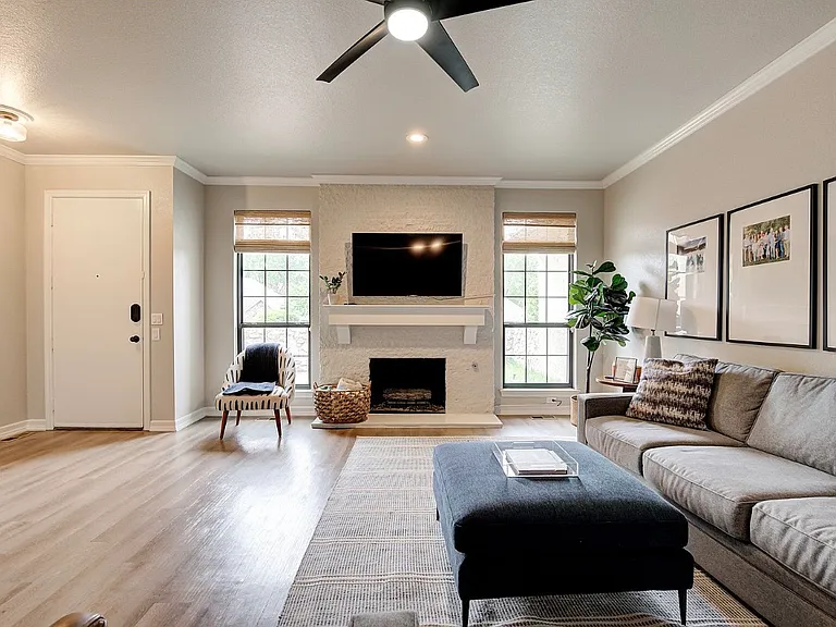2100 Cobblestone Ct #106 — Photo 4