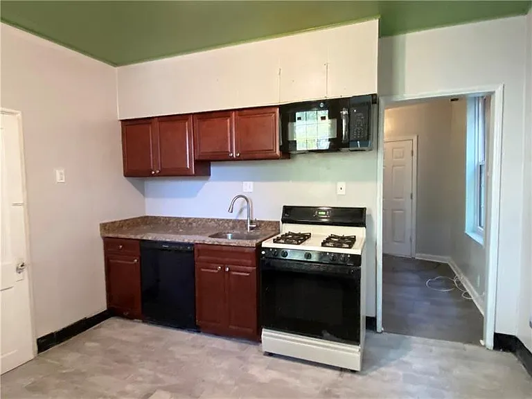 3209 Joe Hammer Sq — Photo 9