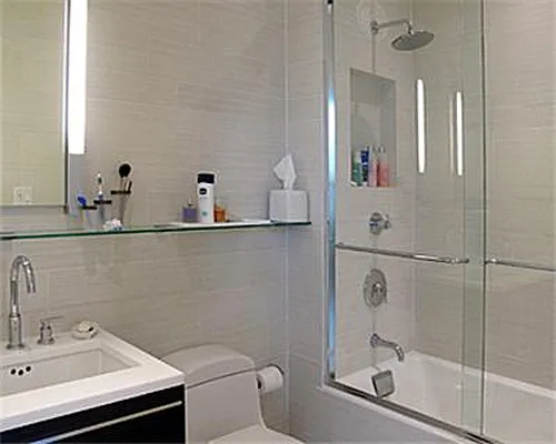 Sold by R New York | media 4