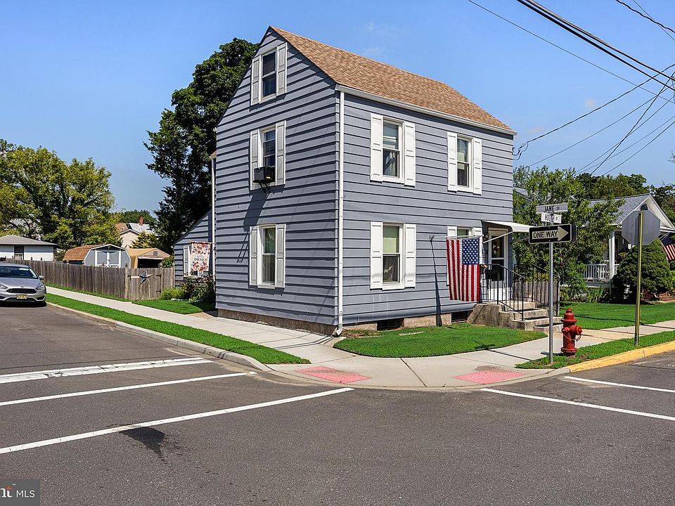 1st image of 35 Hough St