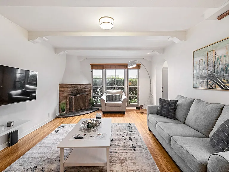 9904 Robbins Dr — Photo 3