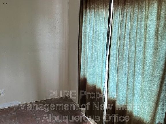 2nd image of 4807 Idlewilde Ln SE