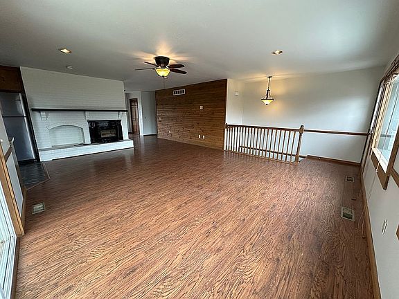 2nd image of 402 N Jubilee St