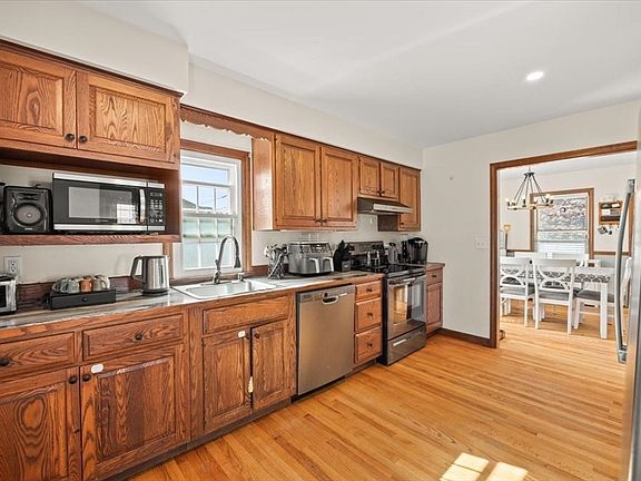3rd image of 43 Tucker St