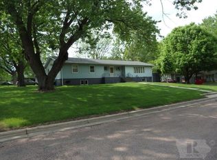 710 Boston Ave NE, Orange City, IA 51041