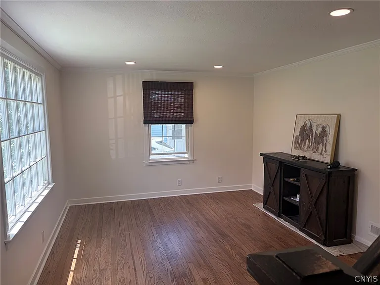 240 Ferncliff Ave — Photo 4