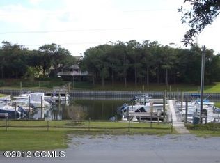 111 Beechwood Dr, Pine Knoll Shores, NC 28512