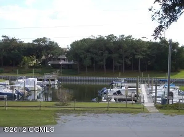 111 Beechwood Dr, Pine Knoll Shores, NC 28512