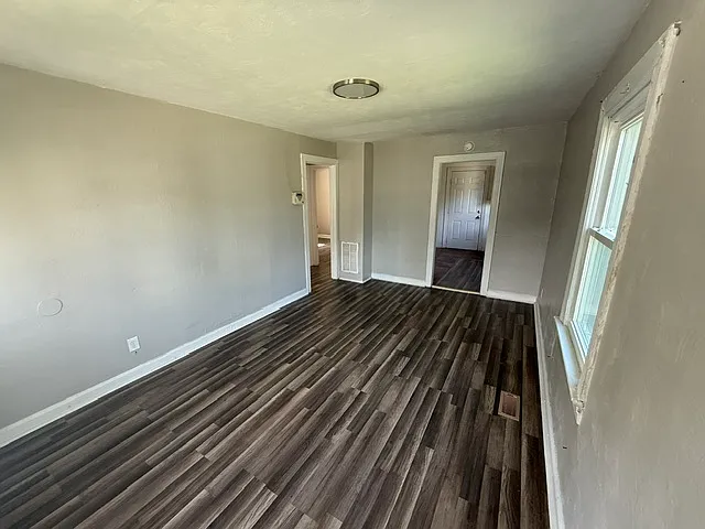 2 bed, $1,370 — Photo 3