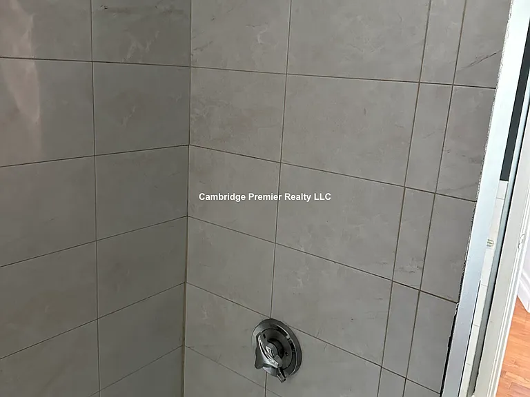 85R Glen St — Photo 8