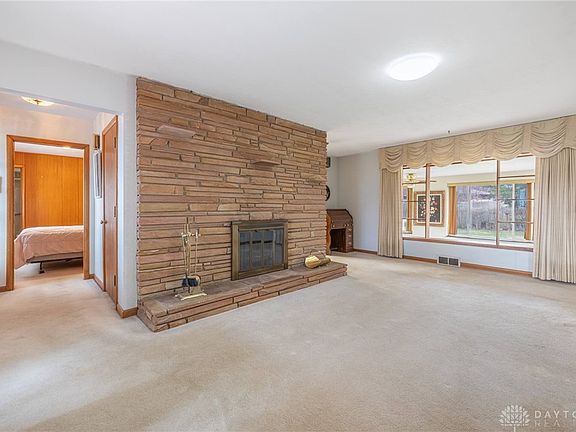 5th image of 4816 Far Hills Ave
