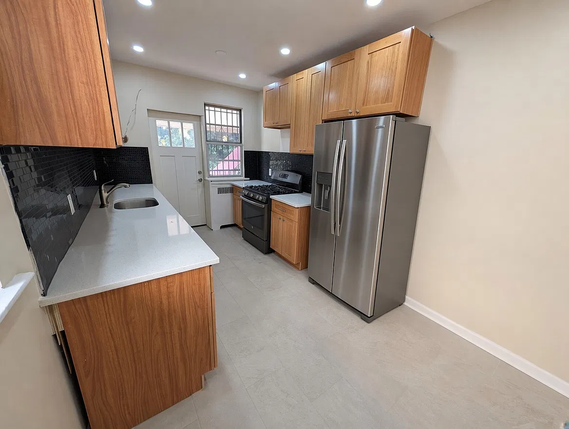 3 bed, 1100 sqft, $3,500 — Photo 1