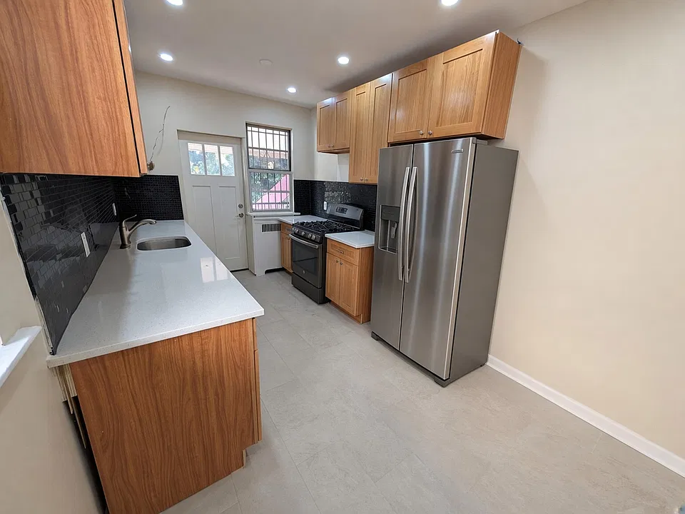 3008 Roberts Ave #3
