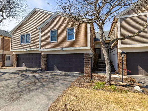 203 S Estate Dr, Webster, NY 14580