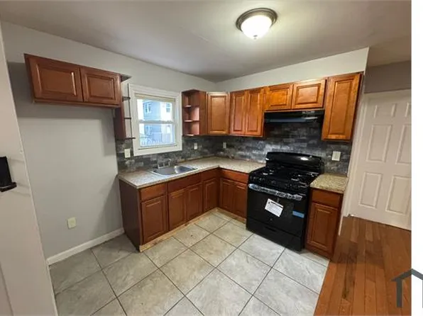 10 Tillinghast St #1, Newark, NJ 07108