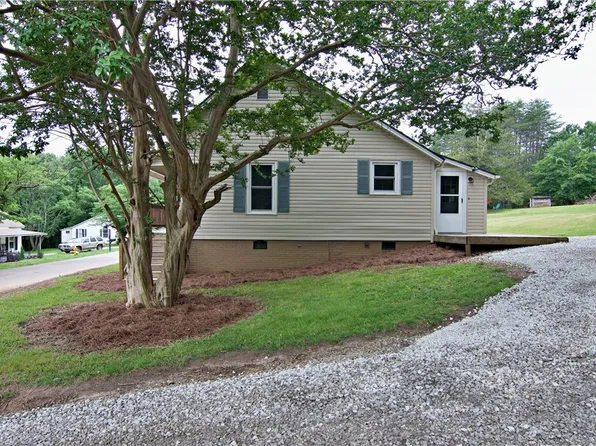 204 Aiken St, Central, SC 29630