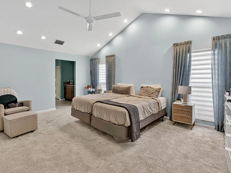 10065 Camelback Ln — Photo 16
