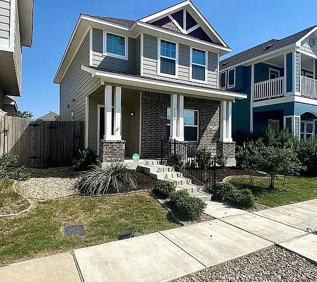 1010 Sand Post Pl — Photo 1