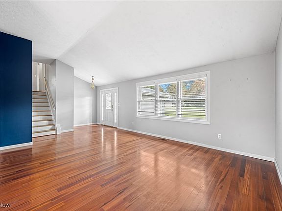 3rd image of 32875 Arlesford Dr