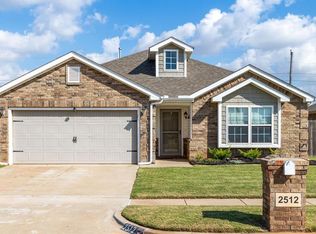2512 Canyon Creek Dr, Yukon, OK 73099