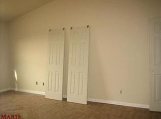 21 Village Circle Dr, Winfield, MO 63389