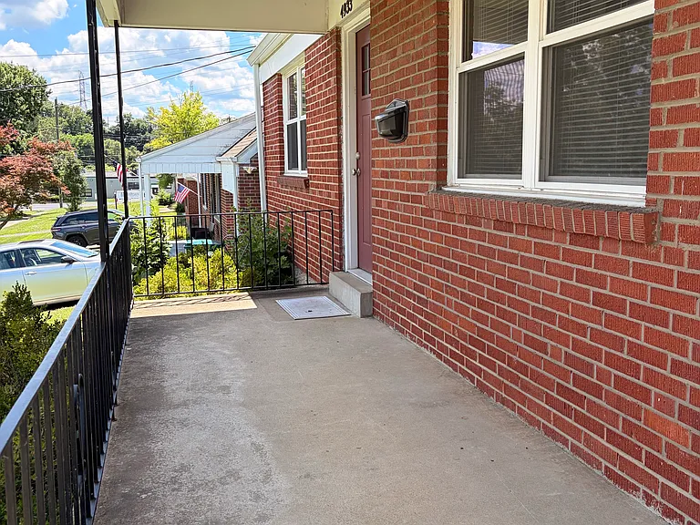 4933 Charlemar Dr — Photo 2