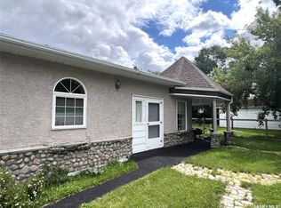 501 Centre St #1, Meadow Lake, SK S9X1E5
