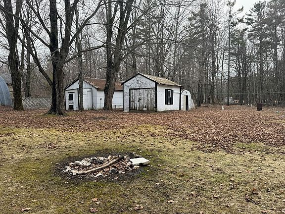 5th image of 1271 Town Line Rd