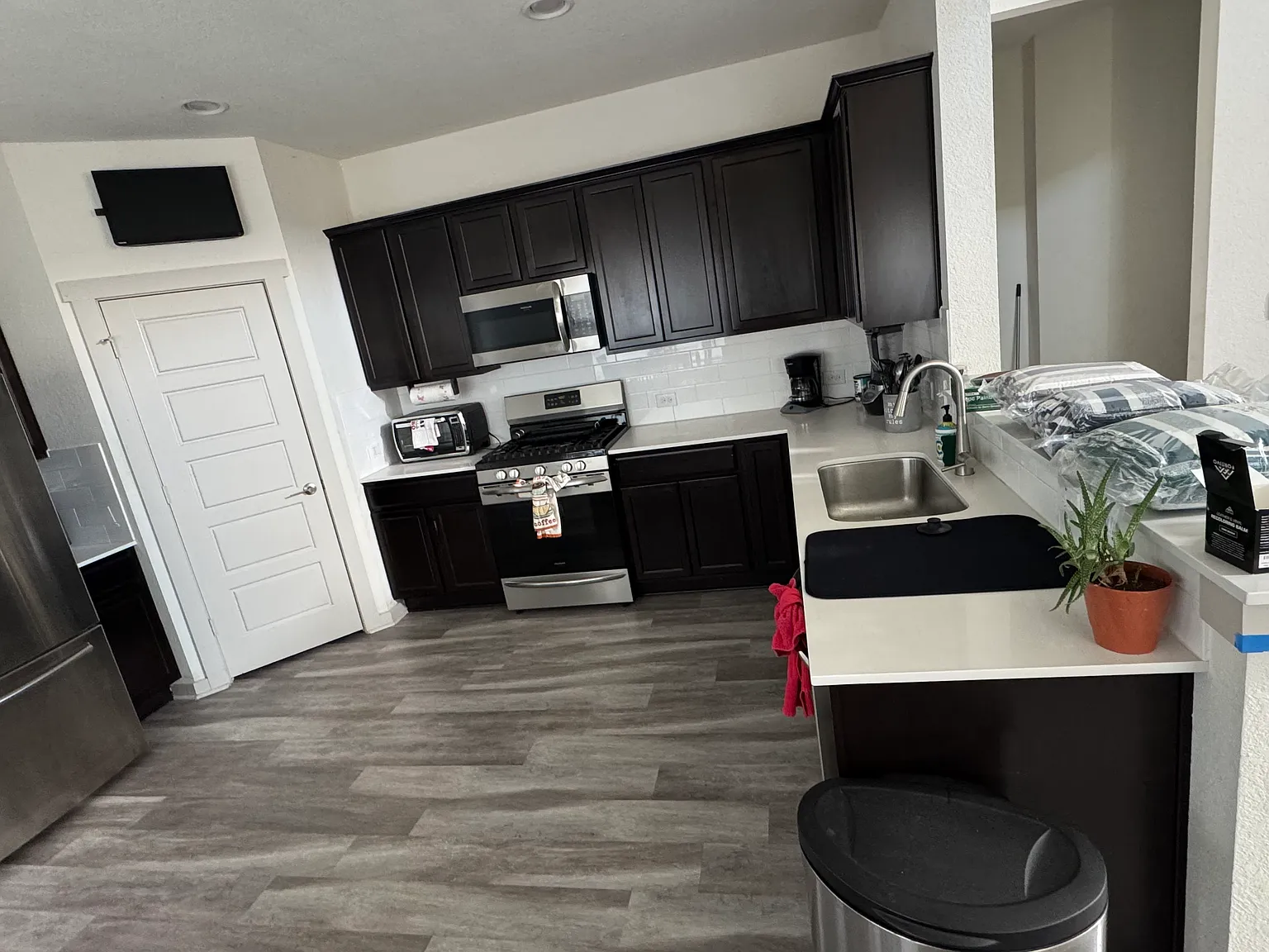 3 bed, 2.5 bath, 1795 sqft, $3,250 — Photo 4