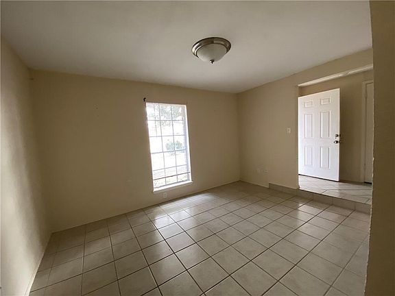 5th image of 2405 Oak Grove Dr