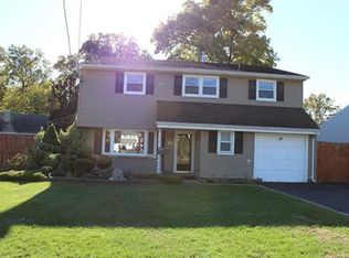 77 Pine St, Iselin, NJ 08830