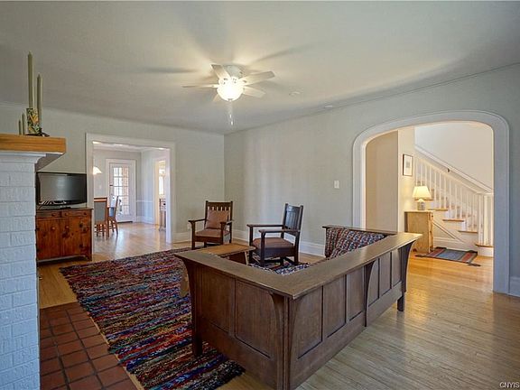 4th image of 105 Crawford Ave