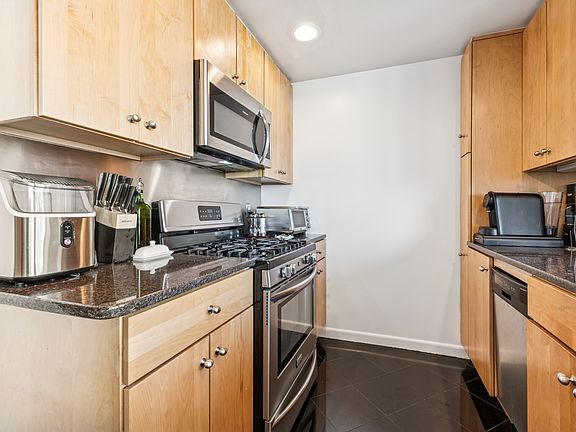 5th image of 4-74 48th Ave Unit Ph4d