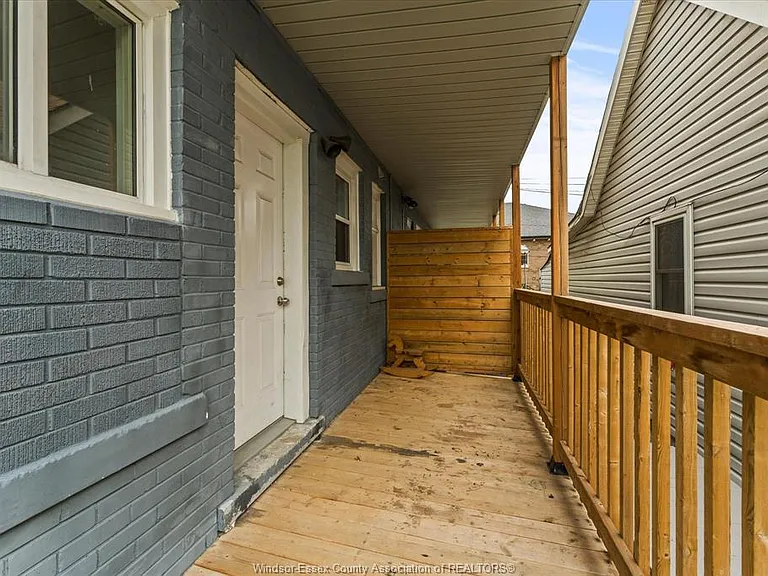 890 Howard Ave — Photo 39