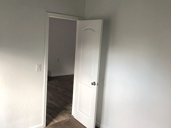 4th image of 2542 Hardy Dr