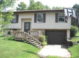 205 Glasgow Rd, Fairfield, IA 52556