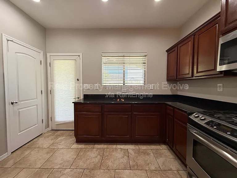 27516 N 17th Ln — Photo 10