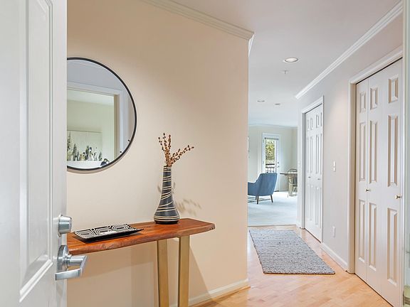 4th image of 1417 Queen Anne Ave N APT 405