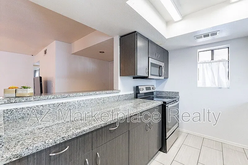 2 bed, 2.0 bath, 1130 sqft, $1,695 — Photo 3