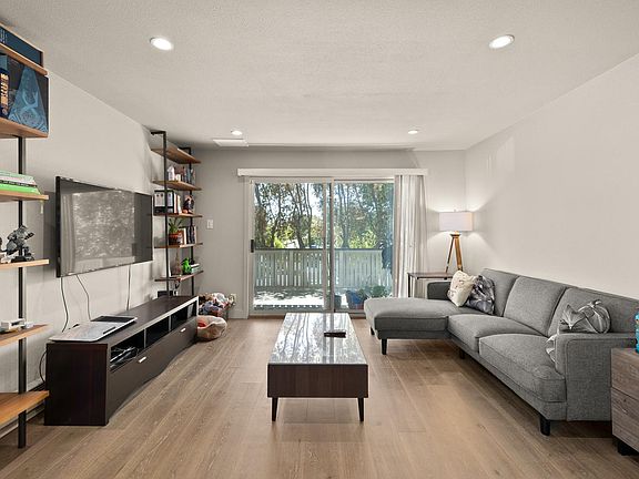 3rd image of 111 Piccadilly Pl APT D
