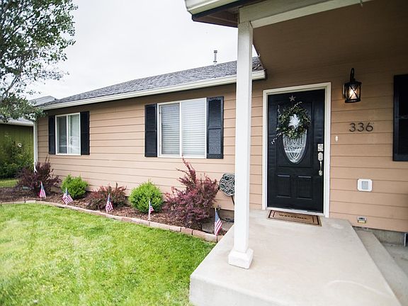2nd image of 336 NE Kingwood Pl