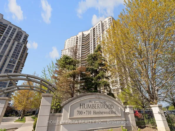 700 Humberwood Blvd, Toronto, ON