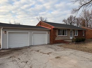 7406 Montclair Ave, Godfrey, IL 62035