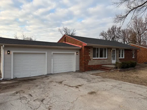 7406 Montclair Ave, Godfrey, IL 62035