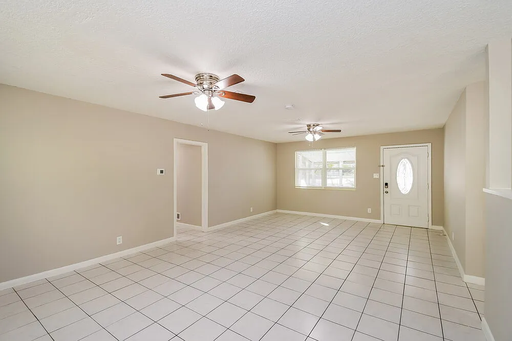 4 bed, 2.0 bath, 1374 sqft, $1,880 — Photo 3